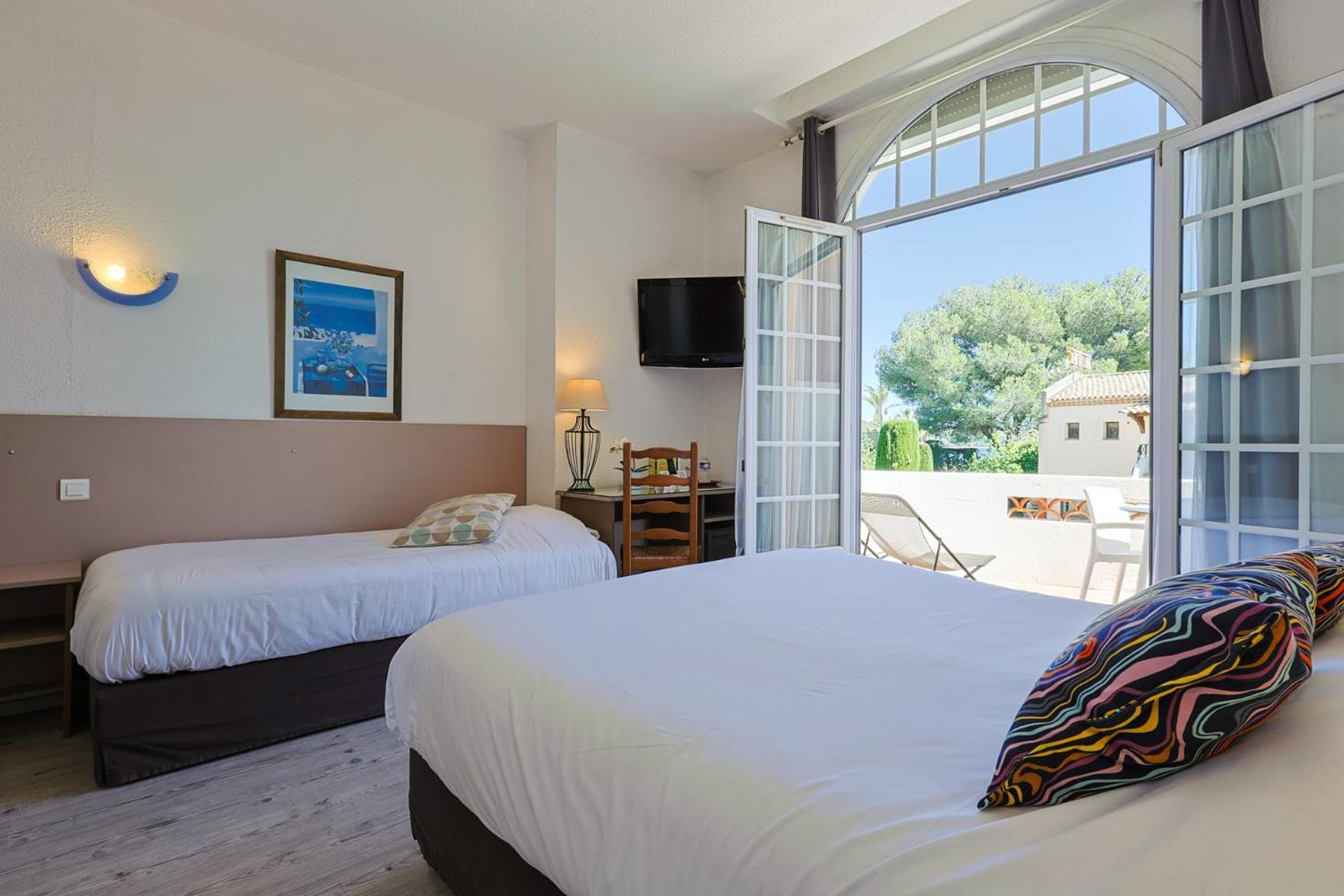 Logis Hotel L'Esterella Saint-Raphaël Εξωτερικό φωτογραφία