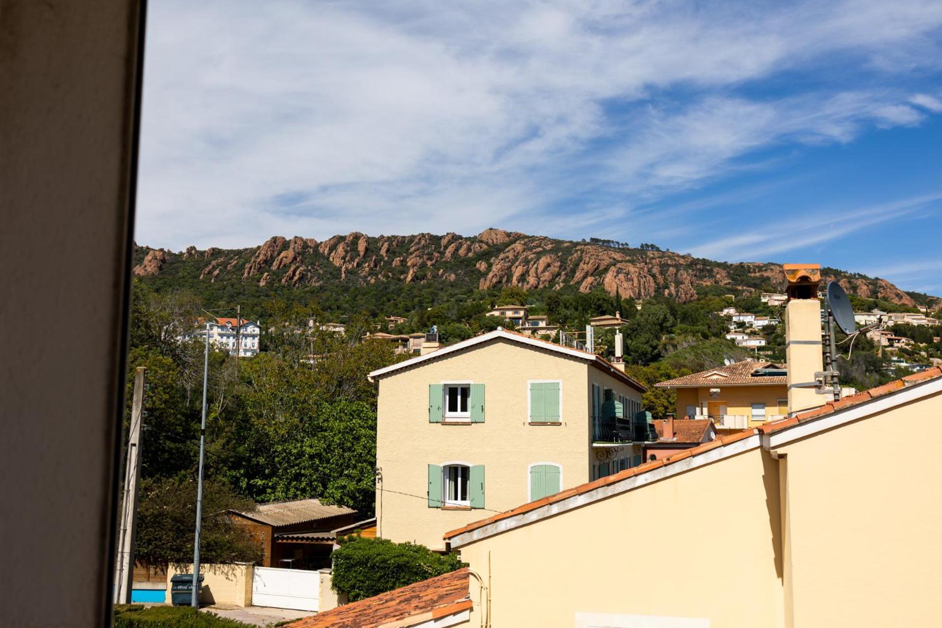 Logis Hotel L'Esterella Saint-Raphaël Εξωτερικό φωτογραφία