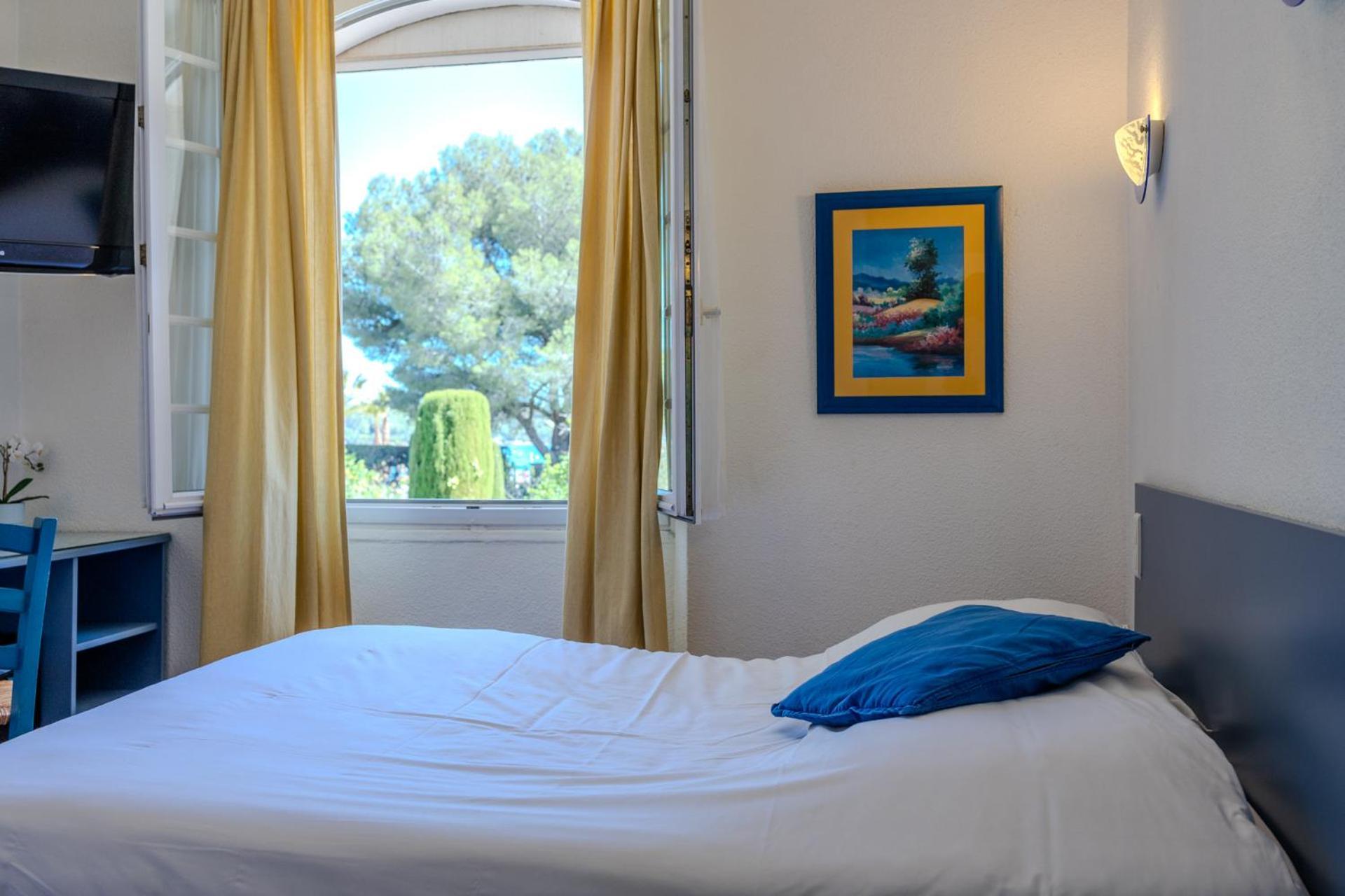 Logis Hotel L'Esterella Saint-Raphaël Εξωτερικό φωτογραφία