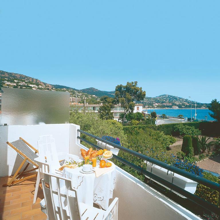 Logis Hotel L'Esterella Saint-Raphaël Εξωτερικό φωτογραφία